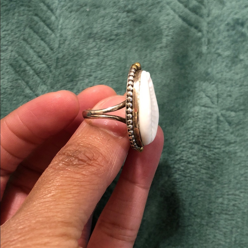 Elegant Silver and Gold Cowrie Shell Ring - Picture 3 of 5
